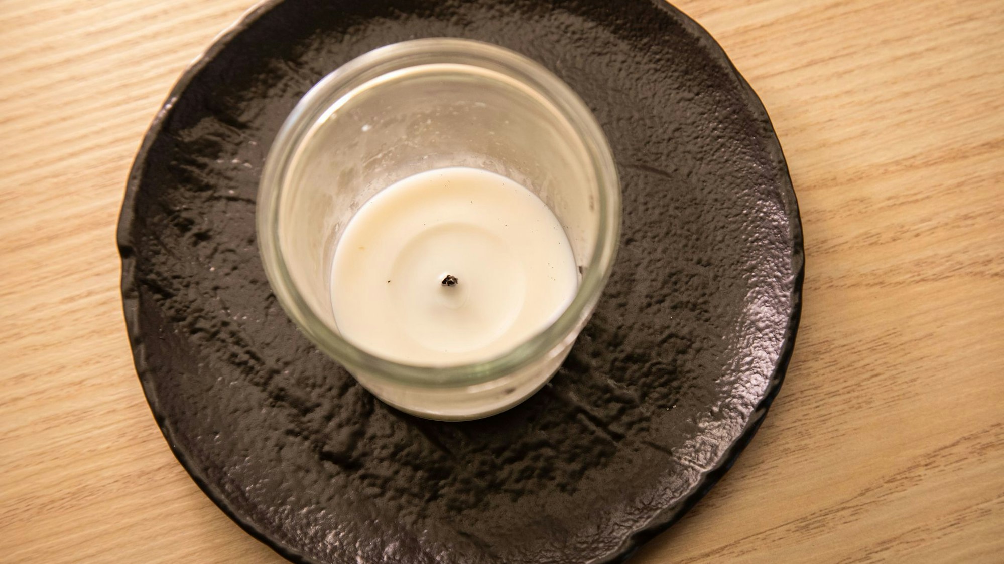 Abgebrannt: Wie bekommt man das restliche Kerzenwachs aus dem Glas?