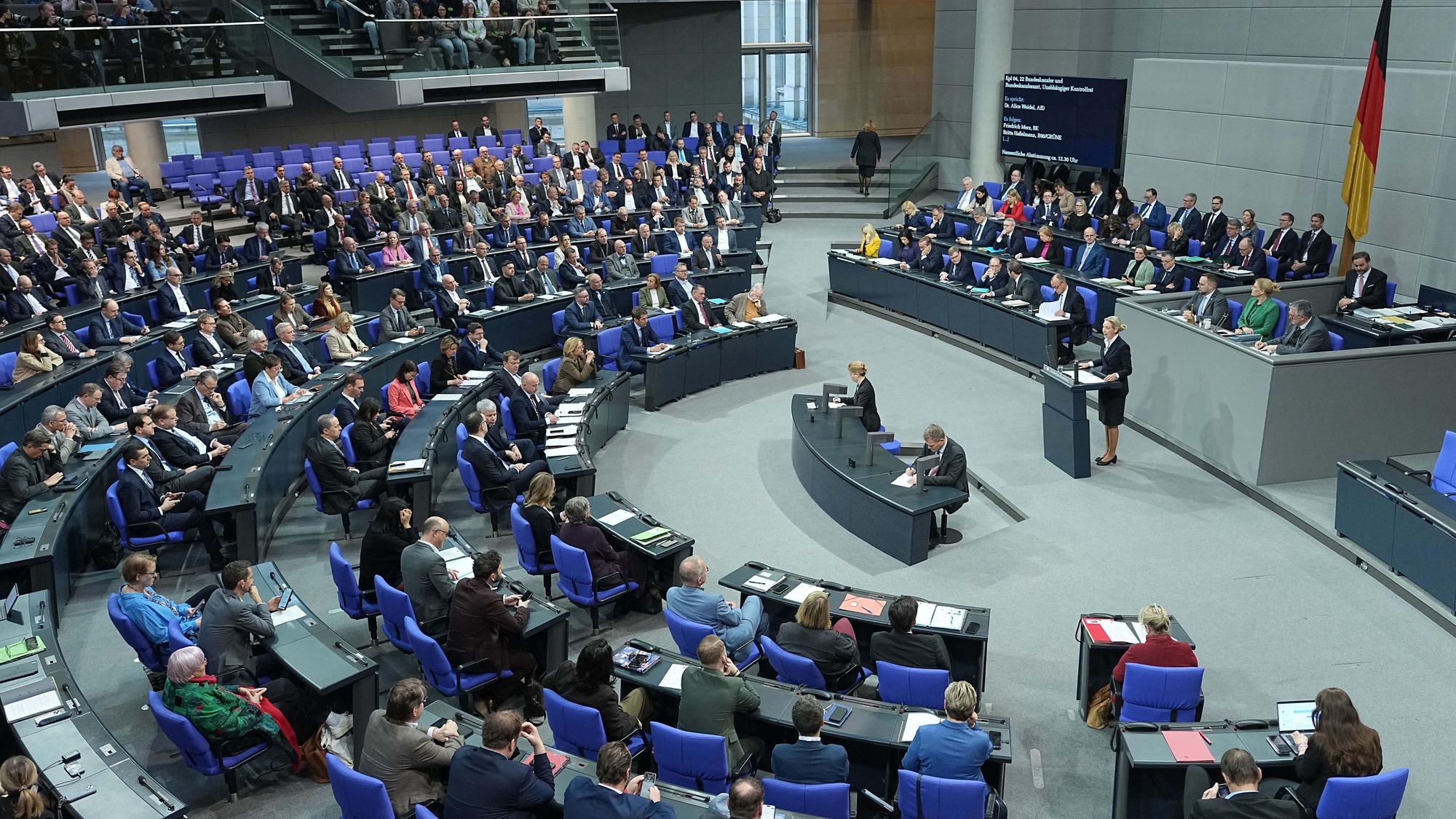 Alice Weidel, Fraktions- und Bundesvorsitzende der AfD, spricht in der Generaldebatte im Bundestag zum Haushalt.