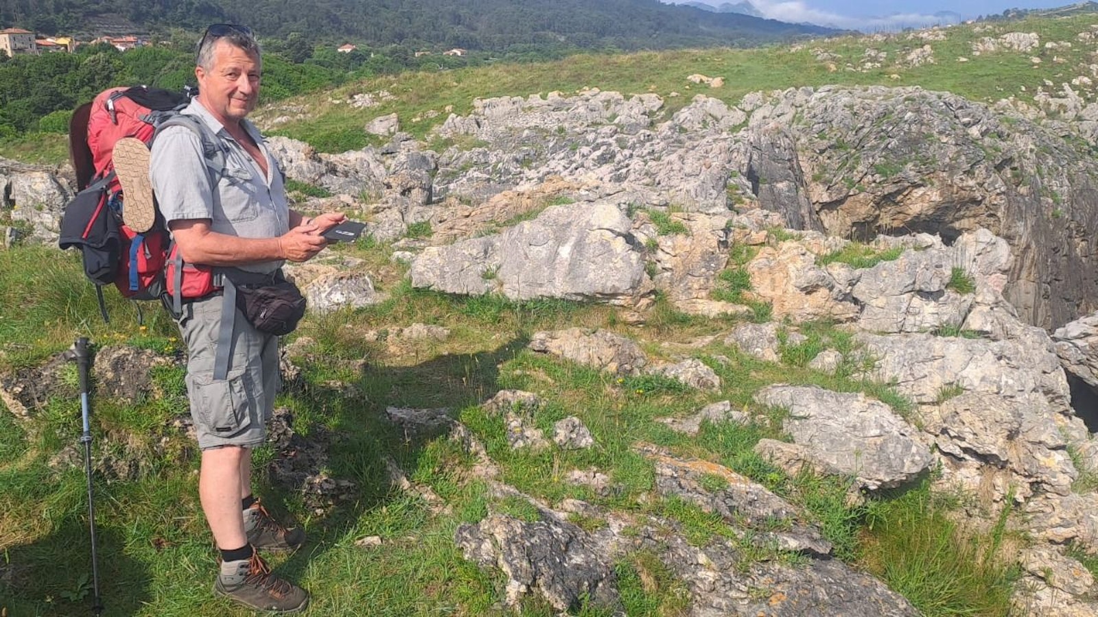 Zu sehen ist Kay Löffler auf einer seiner Wanderungen.