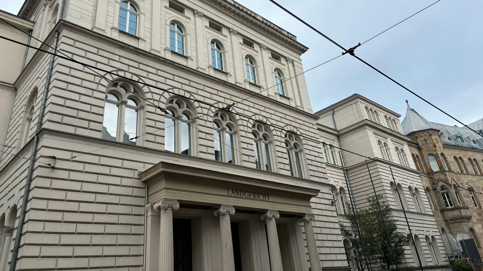 Das Foto zeigt eine Außenaufnahme des Landgerichts Bonn.