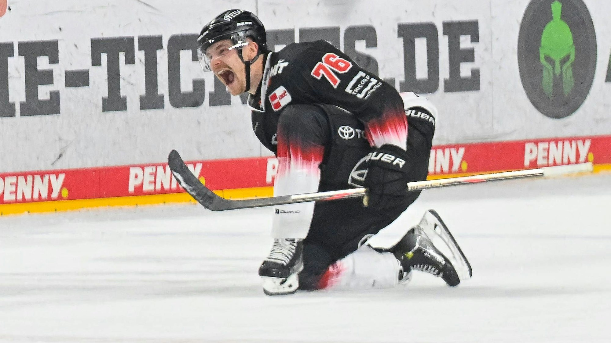 m Mittelpunkt der Kölner Glücksgefühle: Nate Schnarr