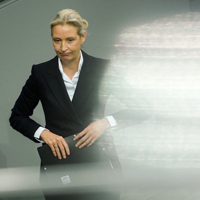 Alice Weidel, Fraktions- und Bundesvorsitzende der AfD, verlässt das Rednerpult in der Generaldebatte im Bundestag.