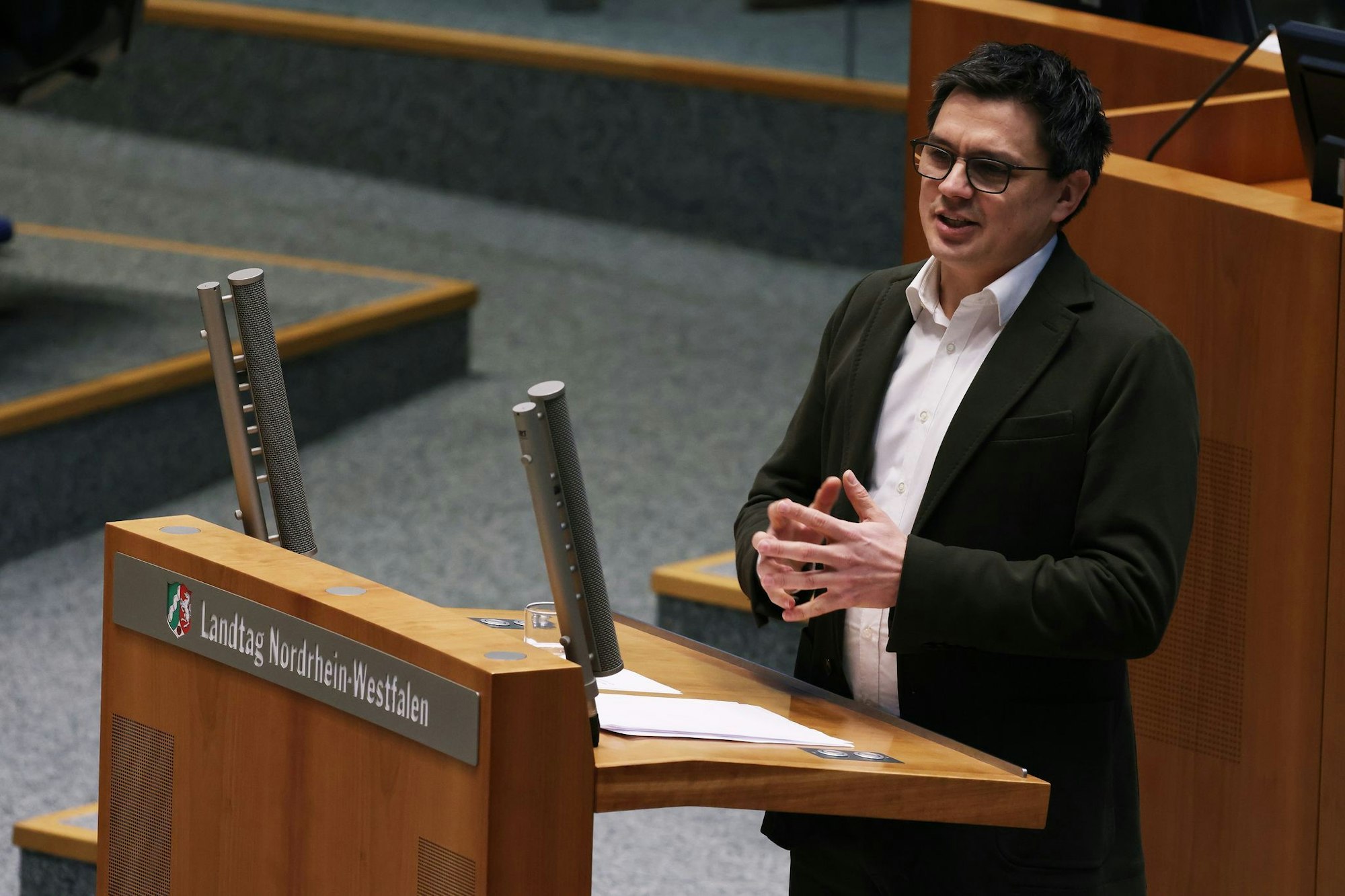 Der nordrhein-westfälische SPD-Landtagsabgeordnete Alexander Vogt spottet über Ministerpräsident Hendrik Wüst (CDU). (Archivbild)