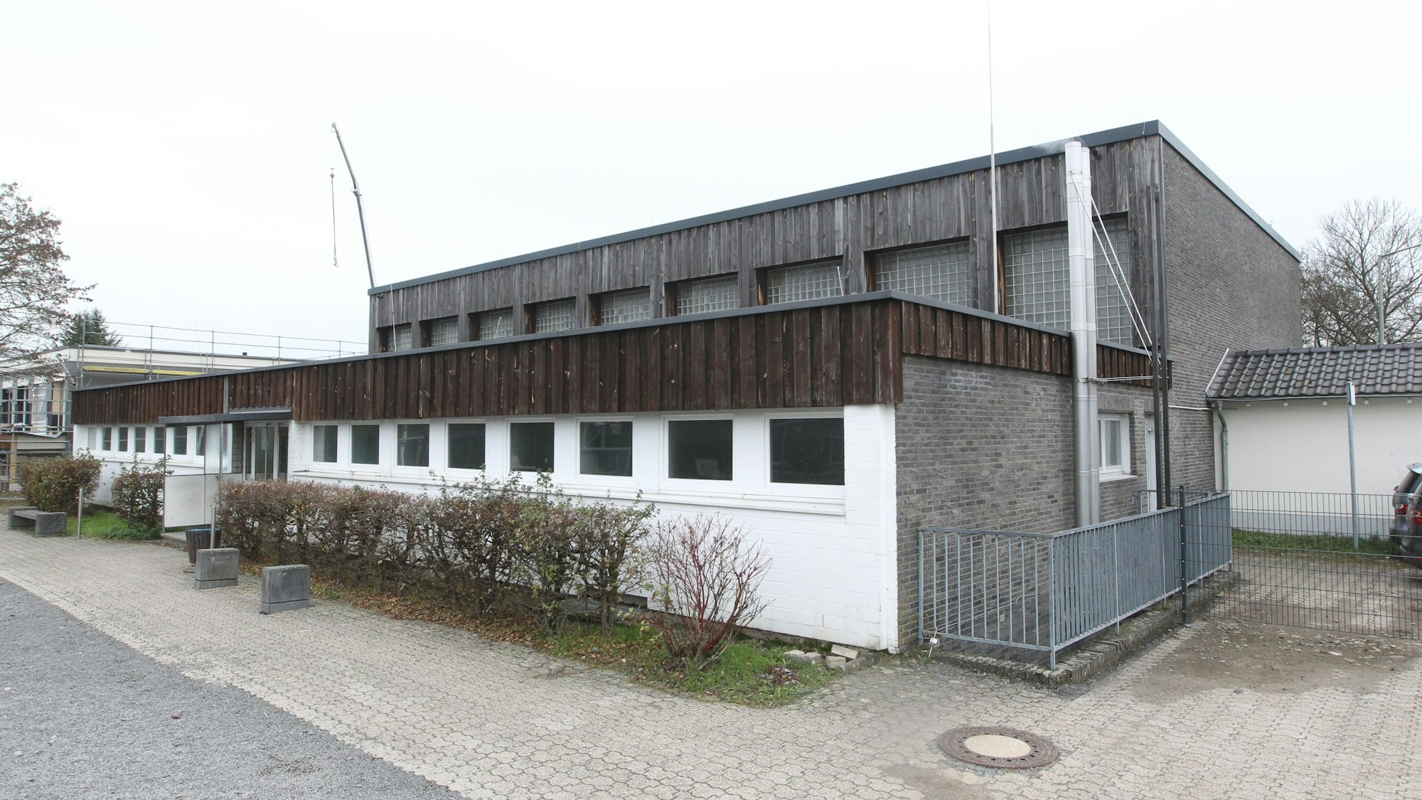 Die alte Einfachsporthalle auf dem Bildungscampus Neunkirchen wird bis Ende des Jahres abgerissen.