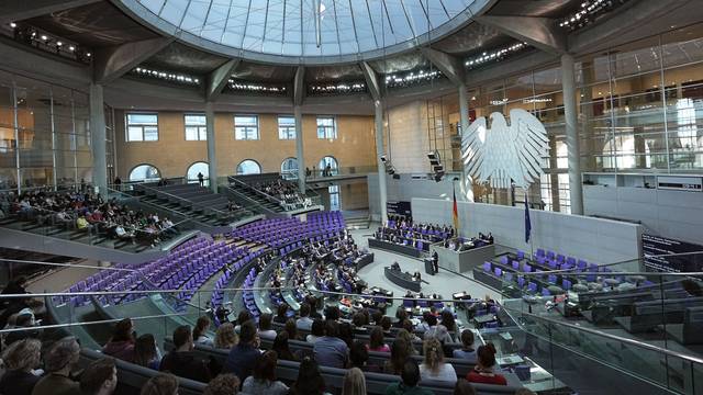 Ein Blick in den Berliner Bundestag.