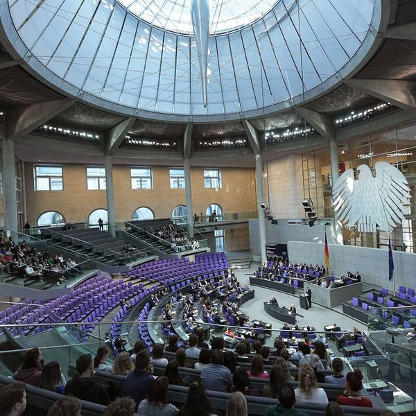 Ein Blick in den Berliner Bundestag.