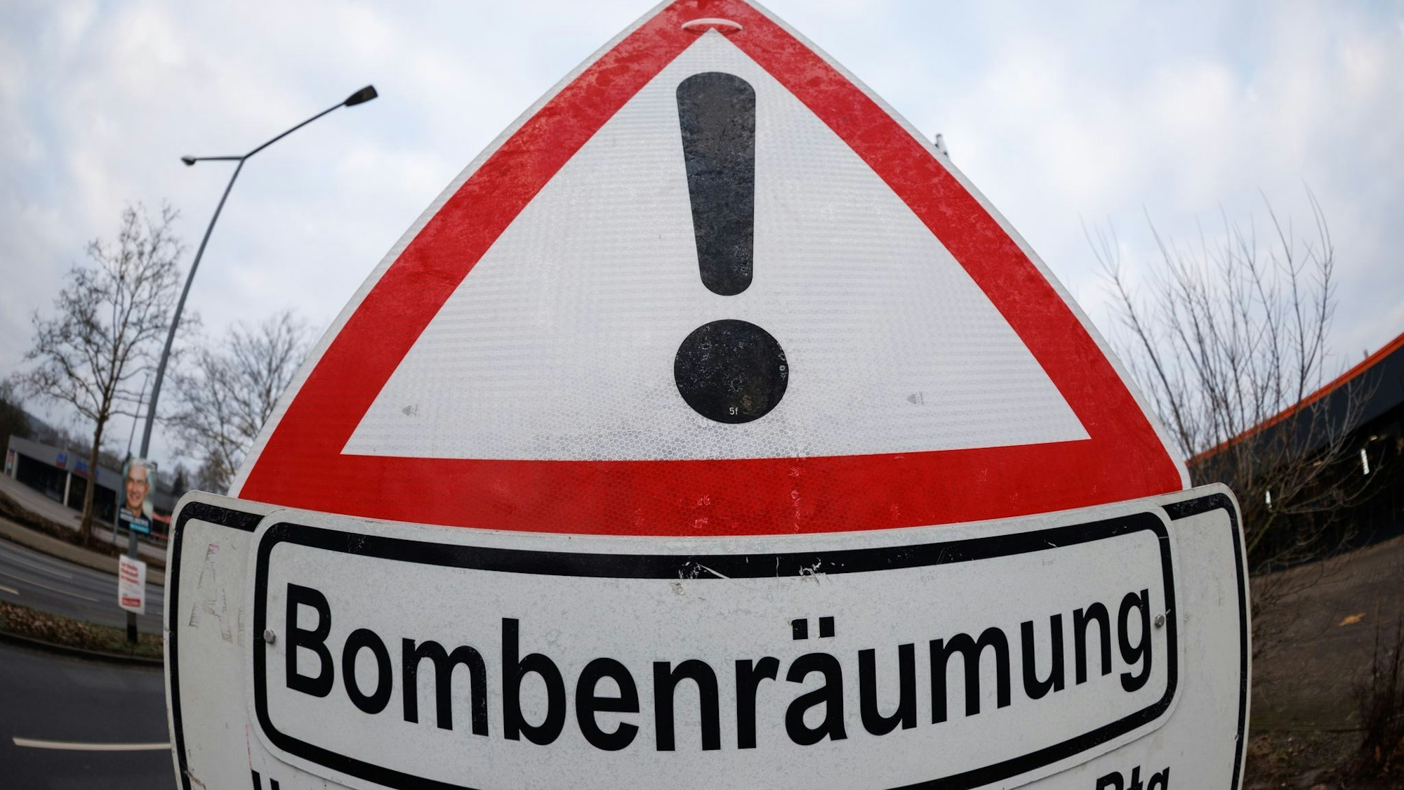 In Köln muss eine Weltkriegsbombe entschärft werden. (Symbolbild)