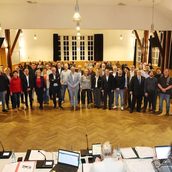 Bergneustadt, konstituierende Sitzung des Stadtrates am 26.11.2025 im Krawinkelsaal.