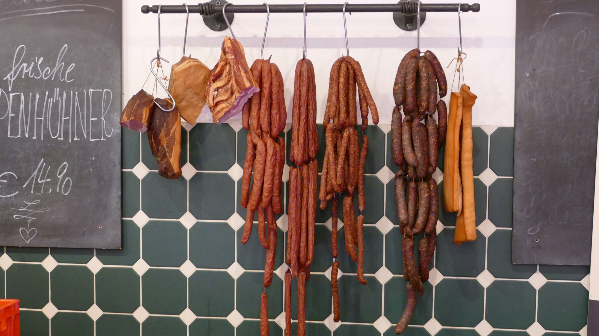 Fleisch wird im Bauerngut Schiefelbusch aus eigener Haltung produziert.