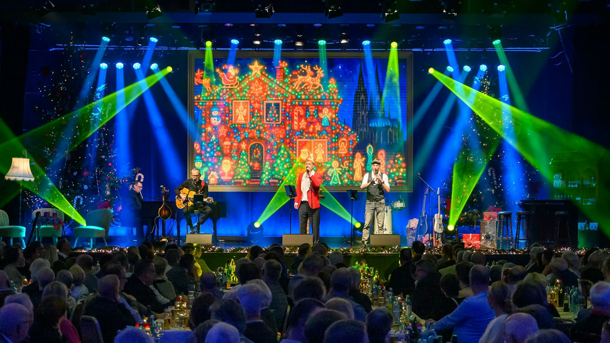 Weihnachten trifft auf Comedy: Das Herrengedeck ist zurück.