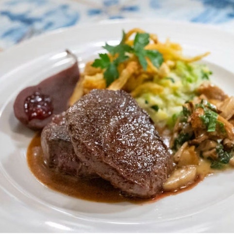 Hirschmedaillons im Em Krützche