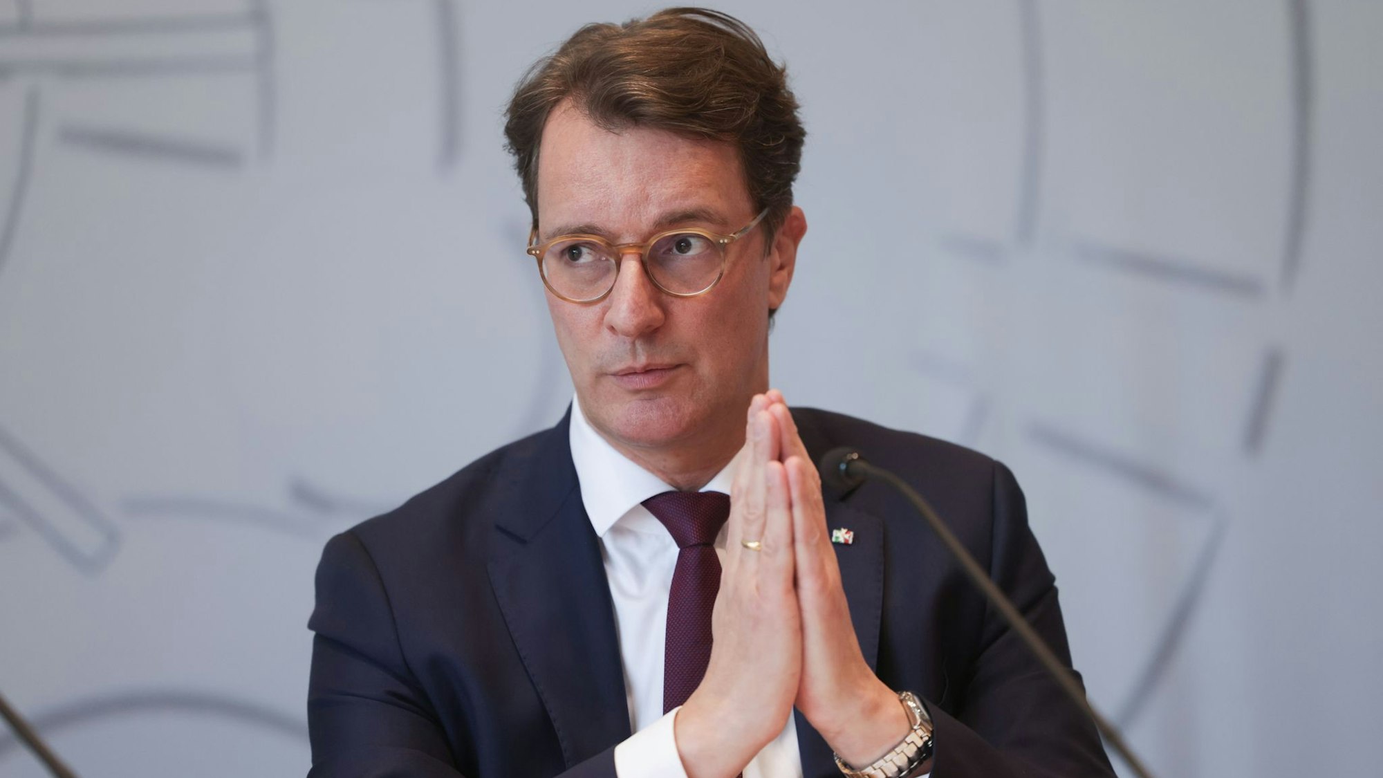 Nordrhein-Westfalens Ministerpräsident Hendrik Wüst (CDU) hat einige Gründe, hoffnungsvoll ins neue Jahr zu blicken.