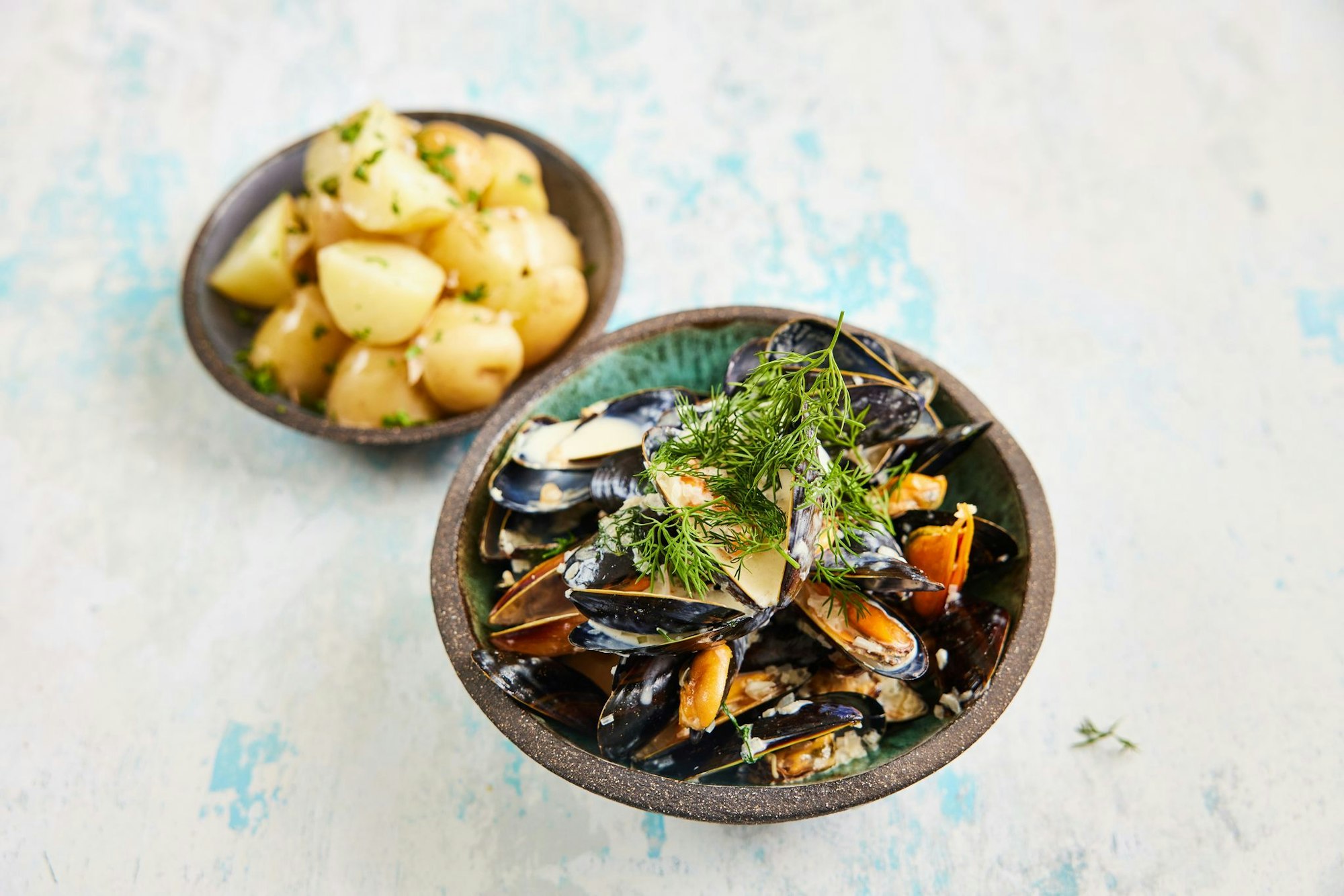 Miesmuscheln in Meerrettich-Sahnesoße: Schalotten, Weißwein und Dill verleihen dem Gericht eine feine nordische Note.