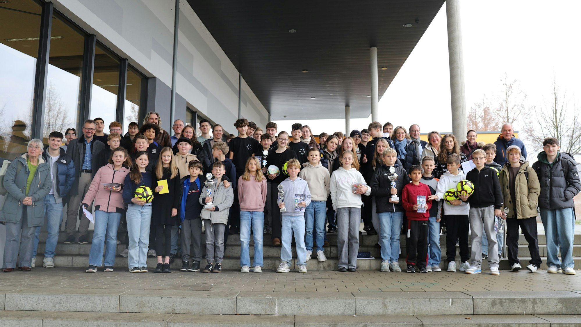 Beim Sponsorenlauf sammelten die Schülerinnen und Schüler der Gesamtschule Meiersheide Geld, um es an unterschiedliche Projekte zu spenden.