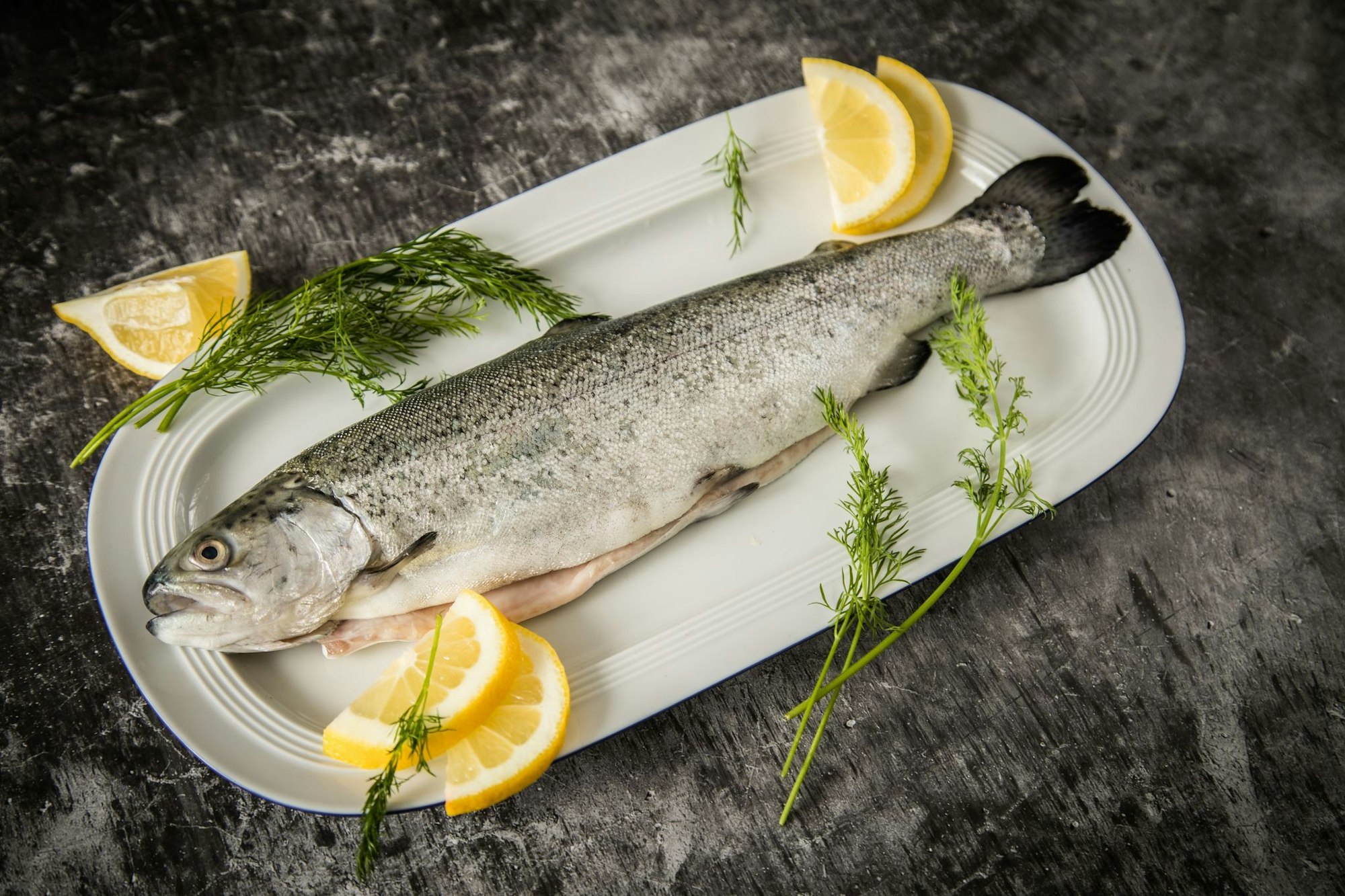 Wer nachhaltig genießen möchte, findet auf der aktualisierten „Guter Fisch“-Liste Empfehlungen für umweltschonend gefangene Fisch- und Muschelarten.