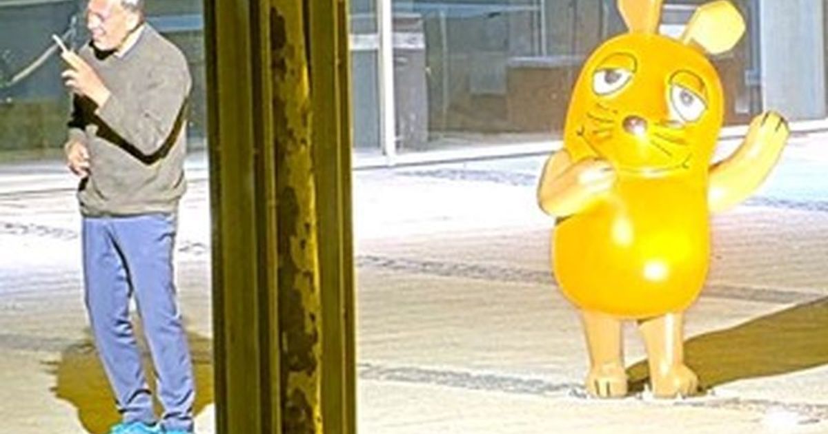Attacke auf WDR-Figur: Polizei fahndet mit Fotos nach mutmaßlichen ...