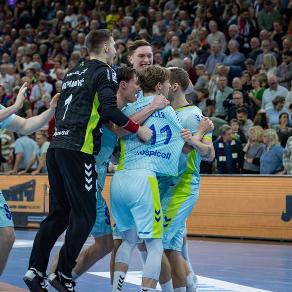 Freudentanz der Handballer des VfL Gummersbach