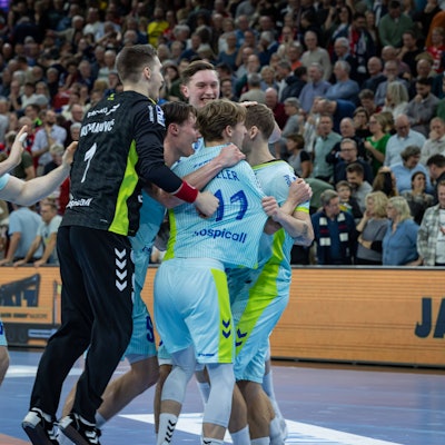 Freudentanz der Handballer des VfL Gummersbach