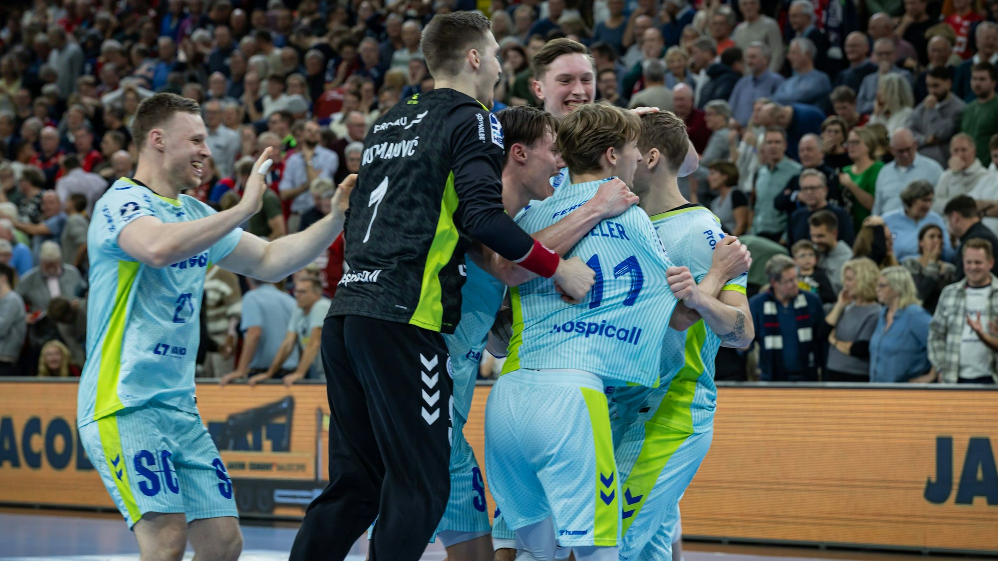 Freudentanz der Handballer des VfL Gummersbach