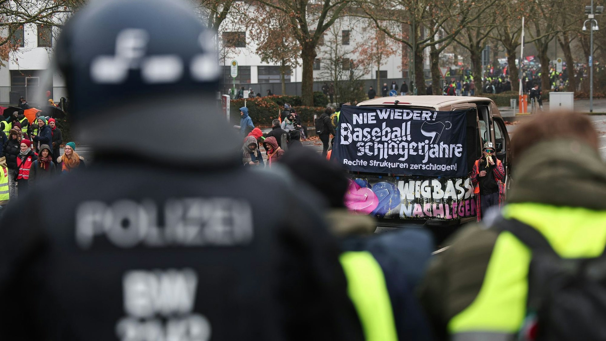 In und um Gießen demonstrierten seit dem frühen Morgen Tausende gegen die AfD.
