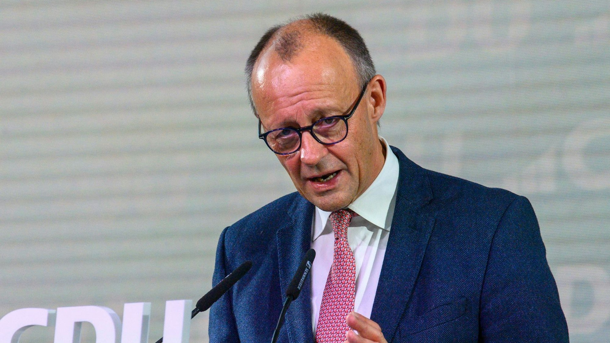 «Wir müssen ein starker Industriestandort bleiben», sagt Kanzler Friedrich Merz (CDU).