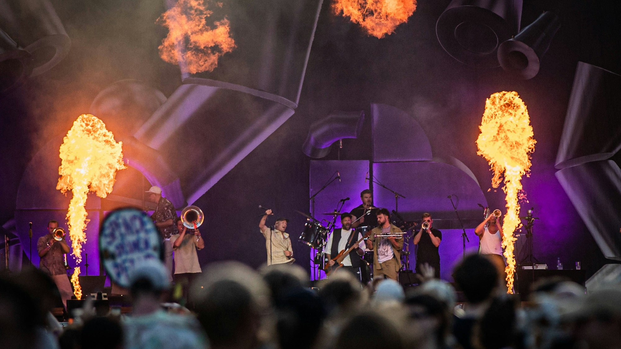 Querbeat performen beim Festival „Randale & Freinds“ 2025 in der Bonner Rheinaue.