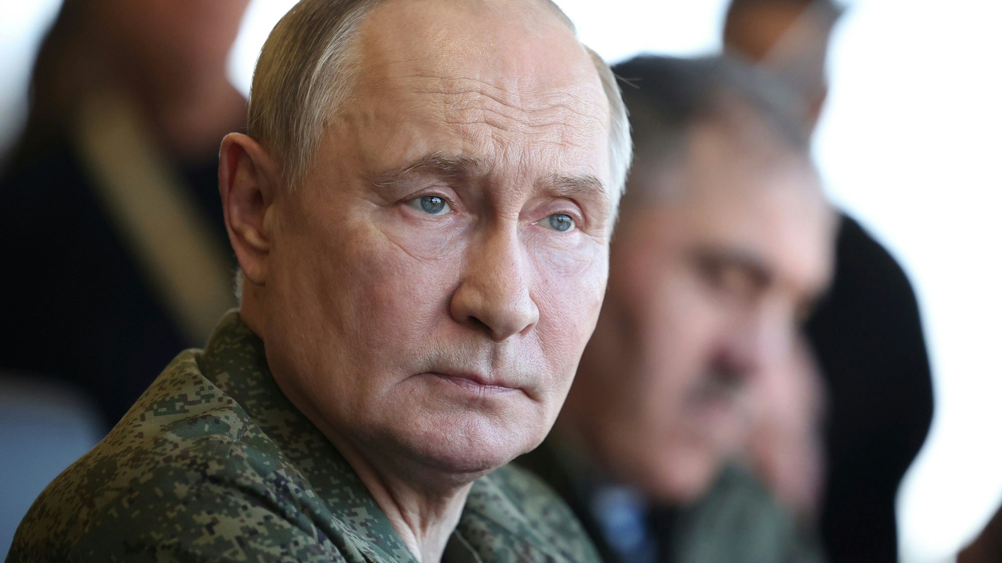 Der russische Präsident Wladimir Putin beharrt auf dem Rückzug der ukrainischen Armee aus den von Russland beanspruchten Gebieten.