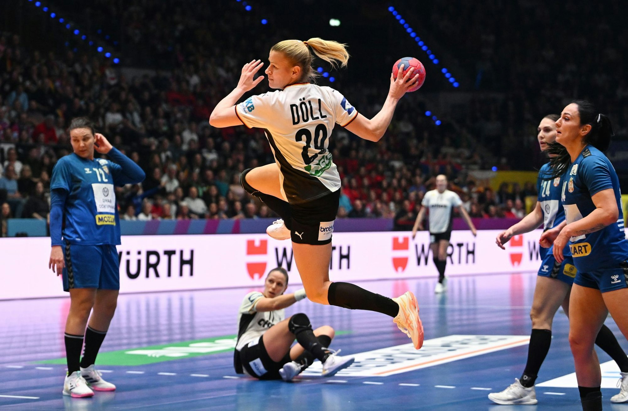 War gegen Serbien sehr treffsicher: Linksaußen Antje Döll.