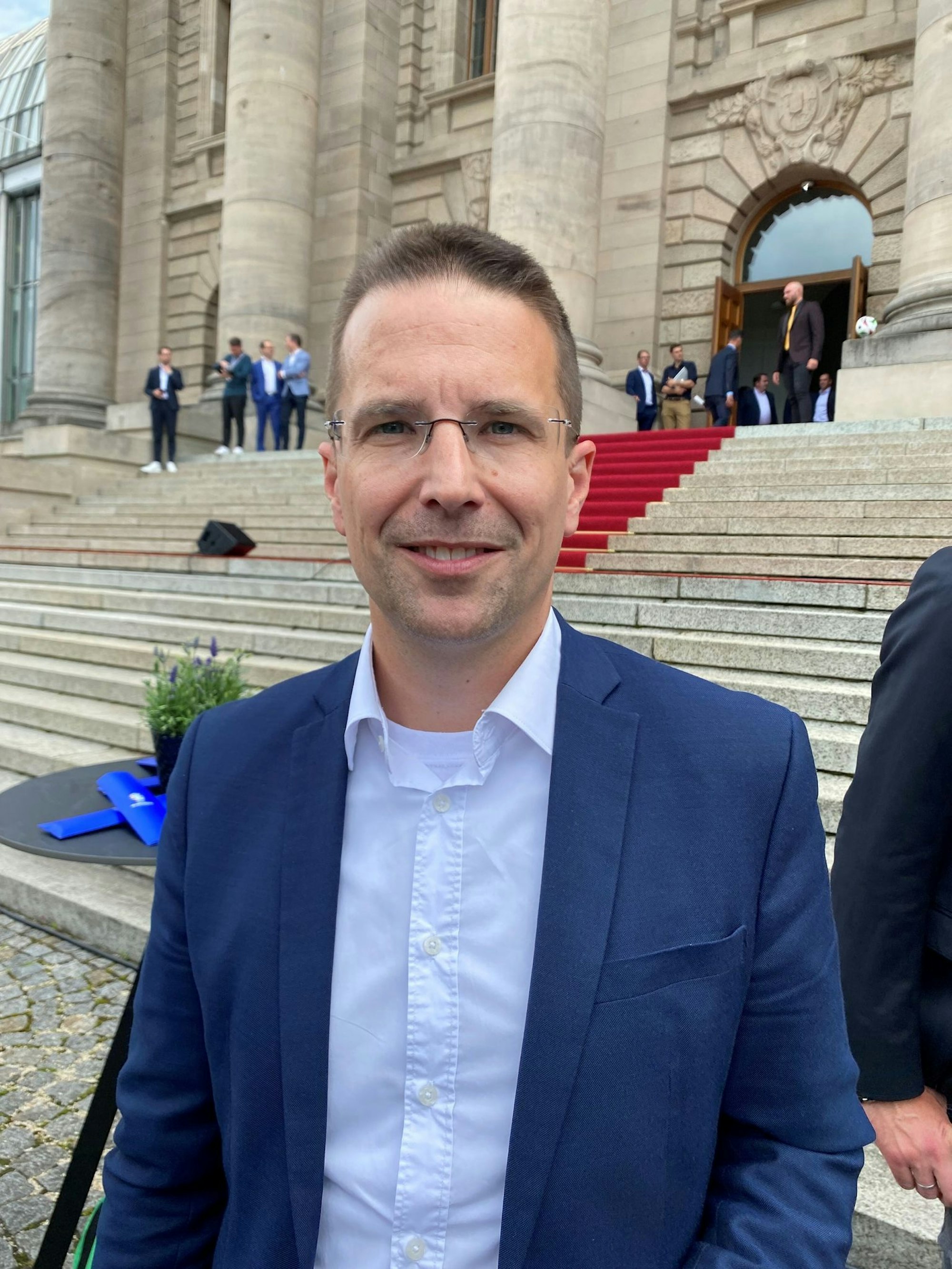 Für BFV-Präsident Kern spricht über den Umgang des Verbands mit Gewalt auf dem Sportplatz. (Archivbild)