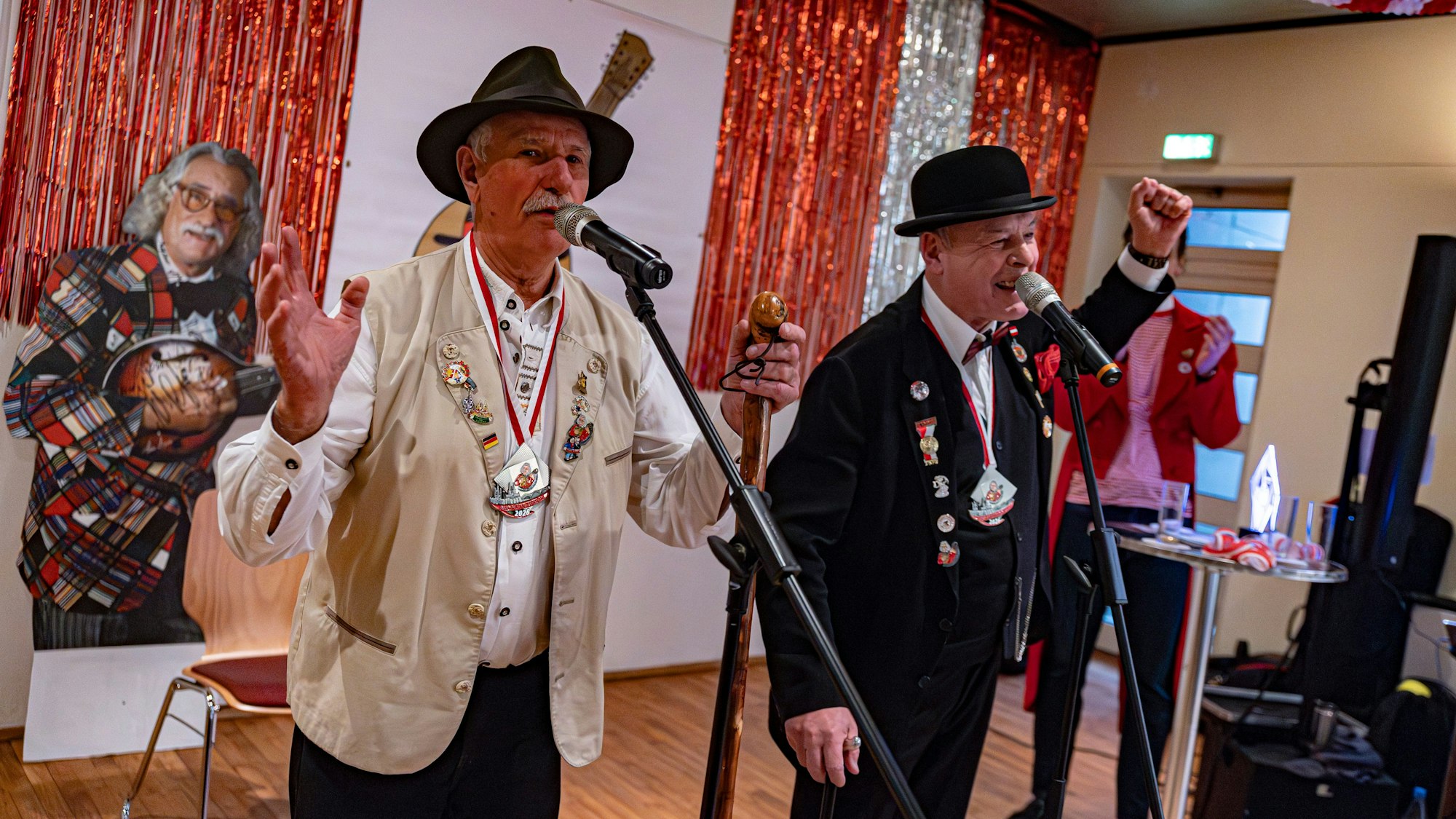 Der Bauer und der Wiener erhalten den Hans Süper Preis überreicht von Fabian
