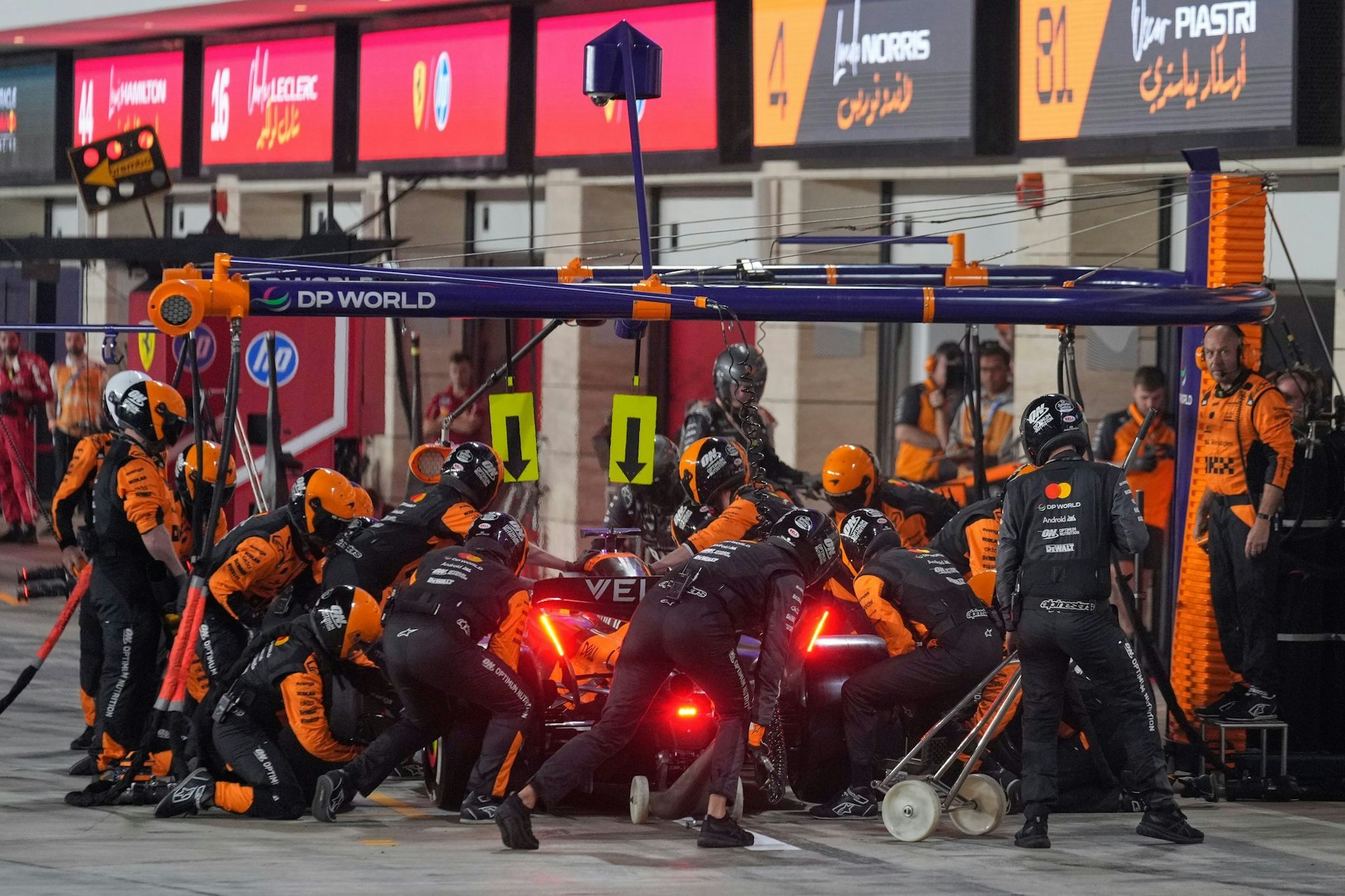 Die Lampen brennen in bisschen bei McLaren.