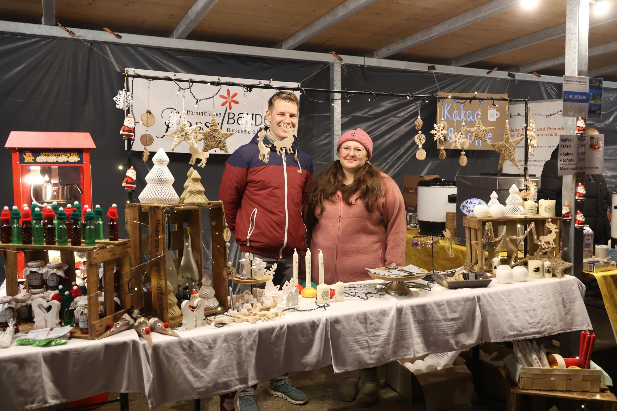 Auch Severin Schulz und Eileen Markus von der Elterninitiative Rasselbande beteiligten sich an dem Markt.