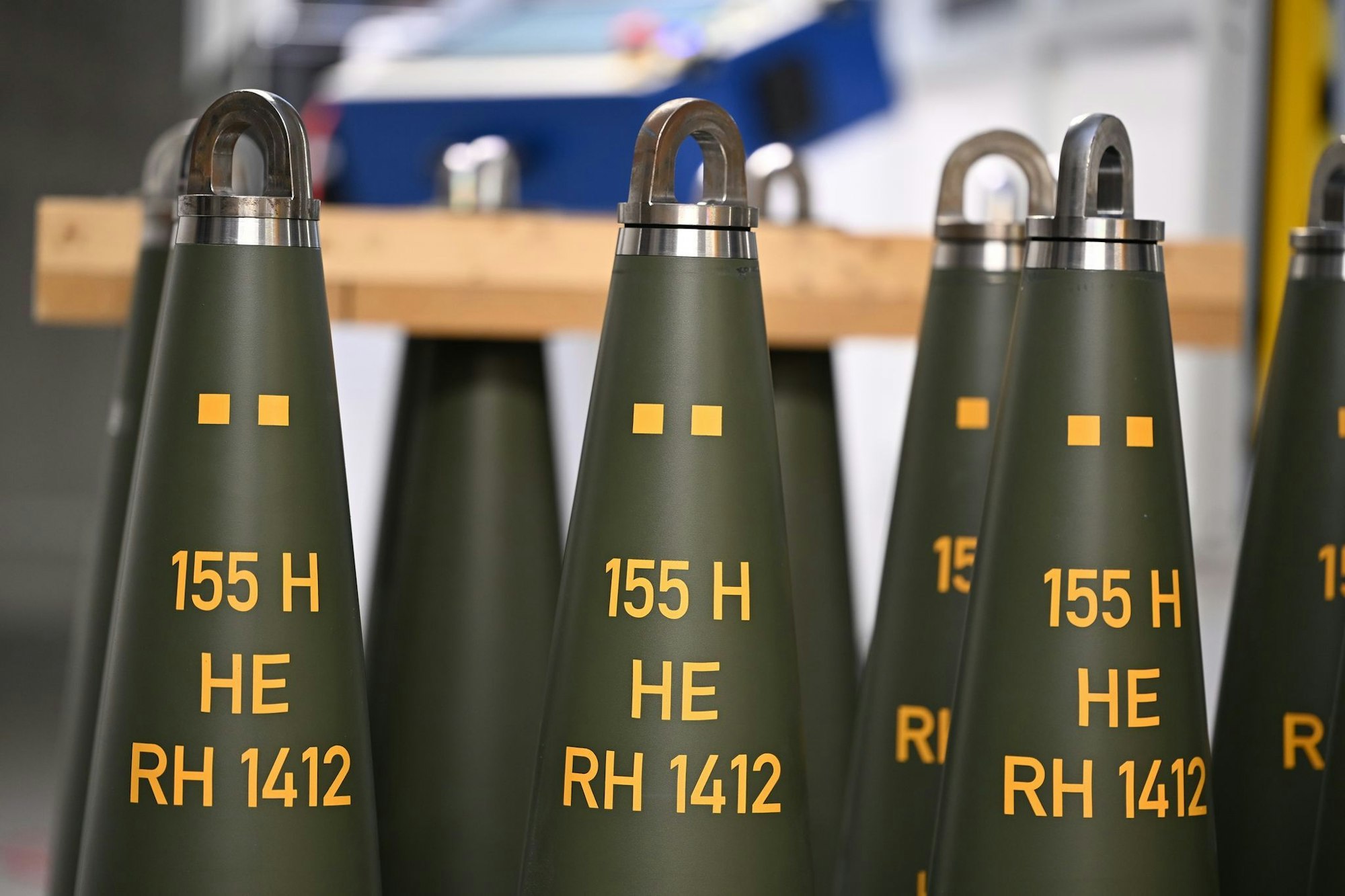 Rheinmetall stellt unter anderem Artilleriemunition vom Kaliber 155 mm her. (Archivbild)