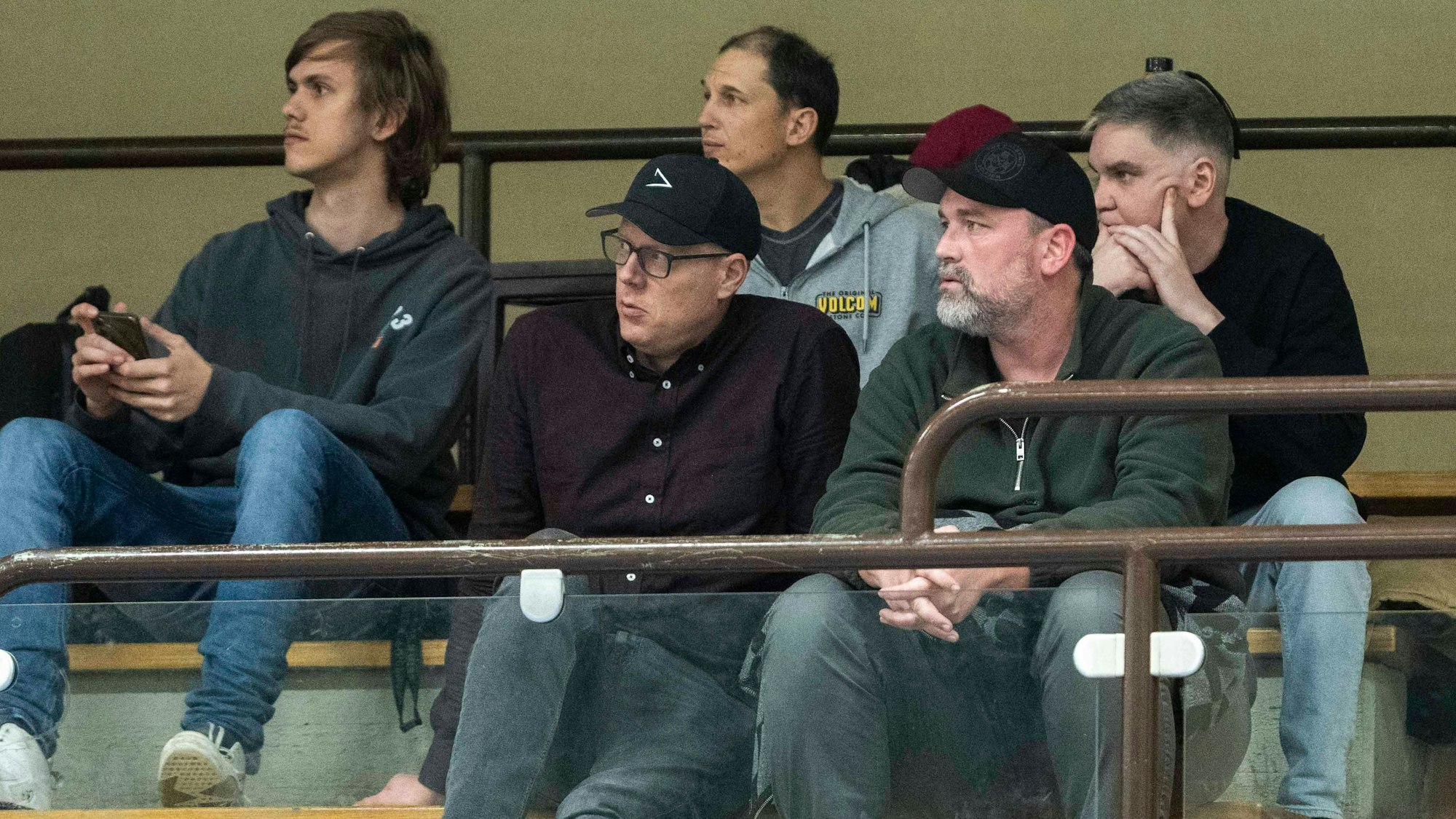 Das Bild zeigt einen Blick auf die Tribüne.