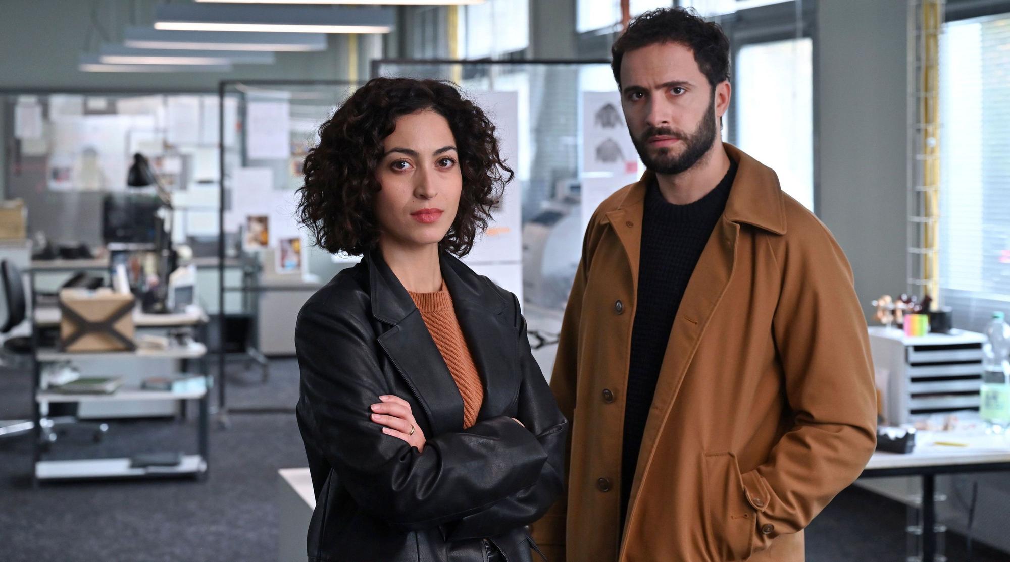 Hauptkommissarin Nadirah (Sabrina Amali) bittet den jungen Rabbiner Samuel (Garry Fischmann) um Unterstützung in einem komplexen und undurchsichtigen Fall. Der Krimi läuft am 03.12.2025 im Ersten.