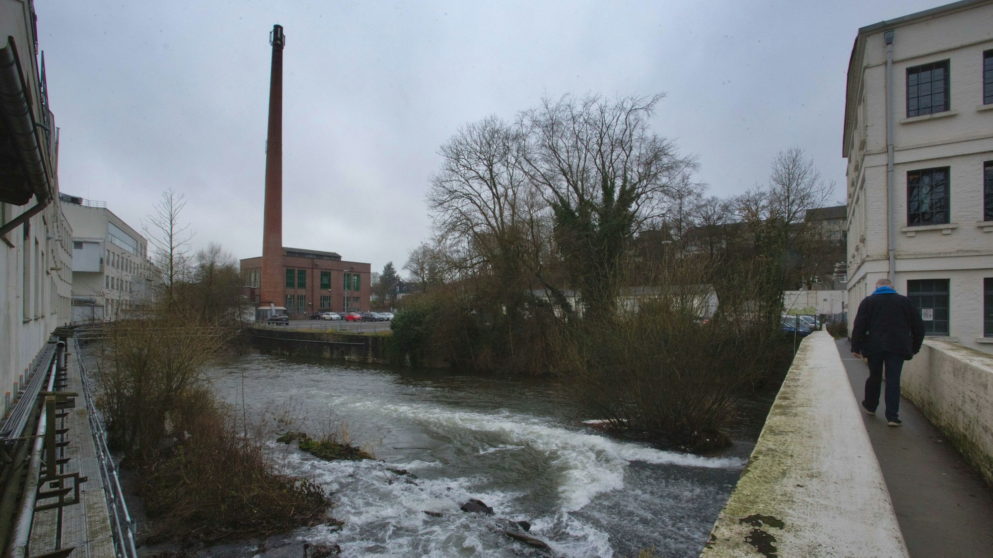Das Wupperwehr in Höhe der Firma Radium in Wipperfürth