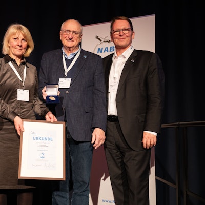 Auf dem Foto sind von links nach rechts zu sehen:
Dr. Heide Naderer, Heinz Kowalski und Jörg-Andreas Krüger.