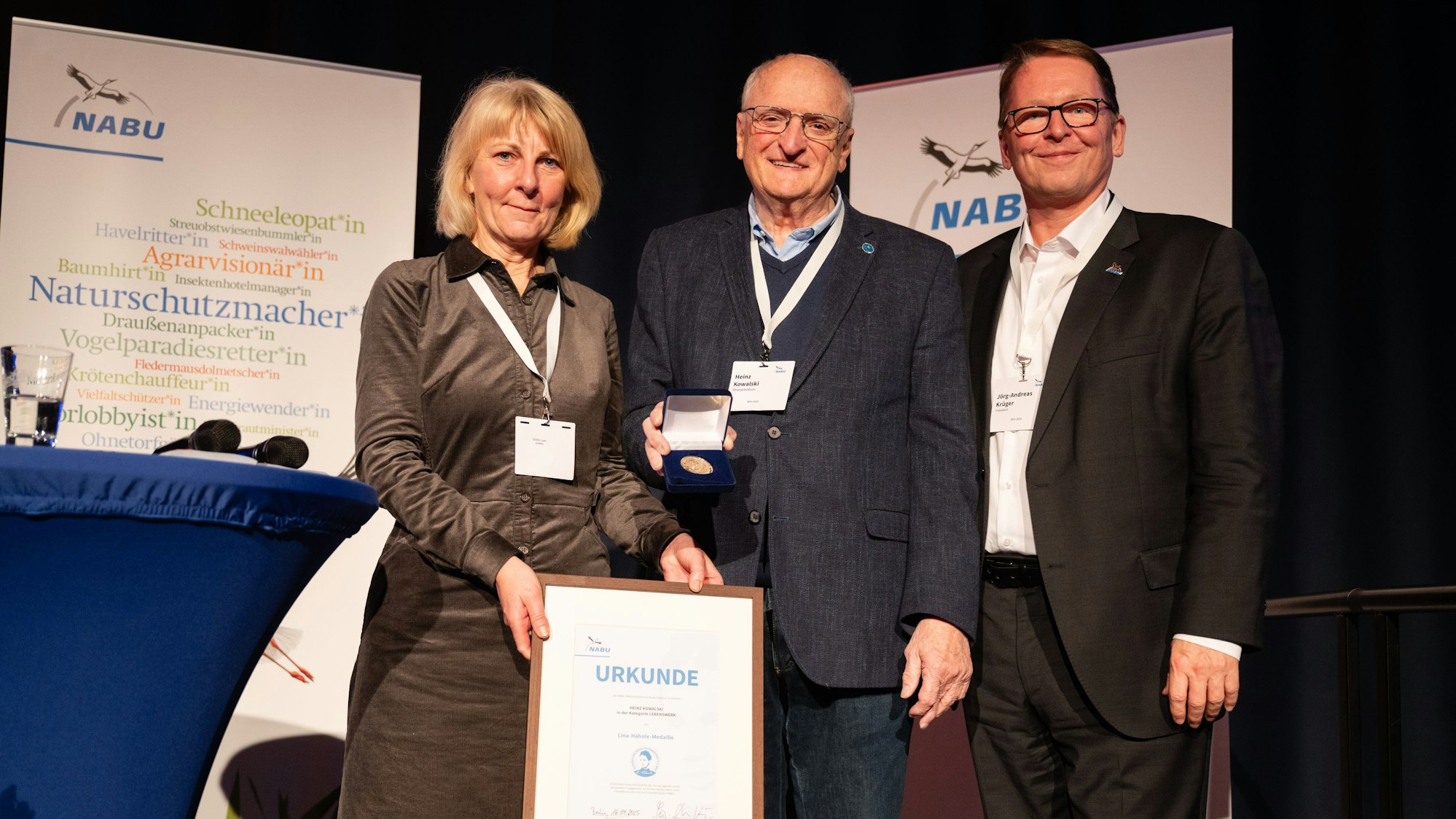 Auf dem Foto sind von links nach rechts zu sehen:
Dr. Heide Naderer, Heinz Kowalski und Jörg-Andreas Krüger.
