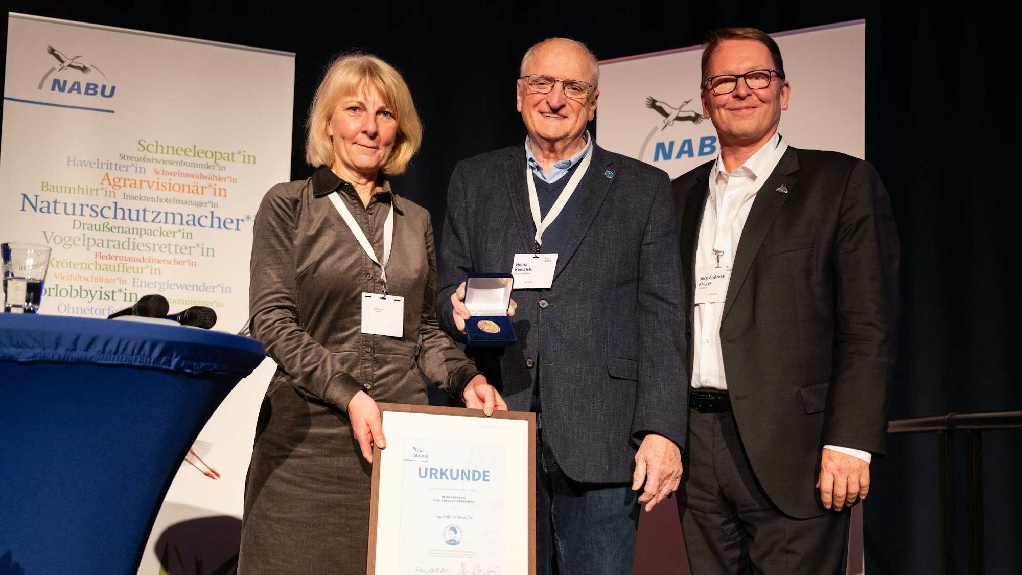 Auf dem Foto sind von links nach rechts zu sehen:
Dr. Heide Naderer, Heinz Kowalski und Jörg-Andreas Krüger.