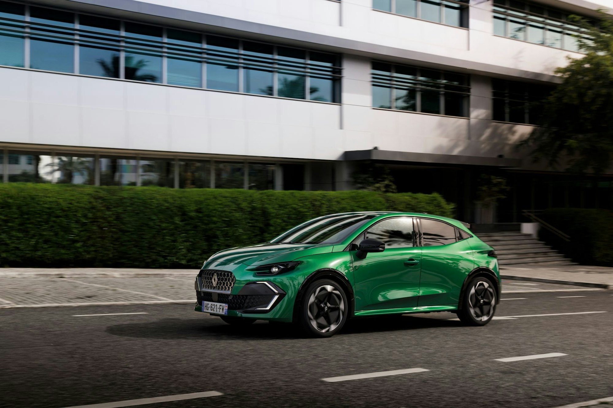 Der Renault Clio 6 rollt zu Beginn des neuen Jahres auch als Full-Hybrid auf die Straße.