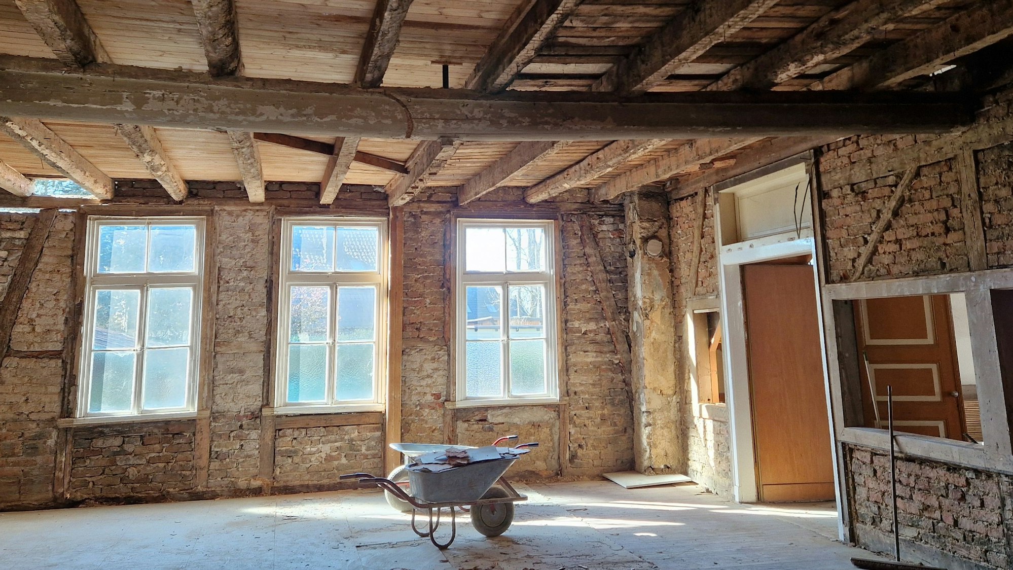 Innenansicht von einem entkernten alten Gebäude