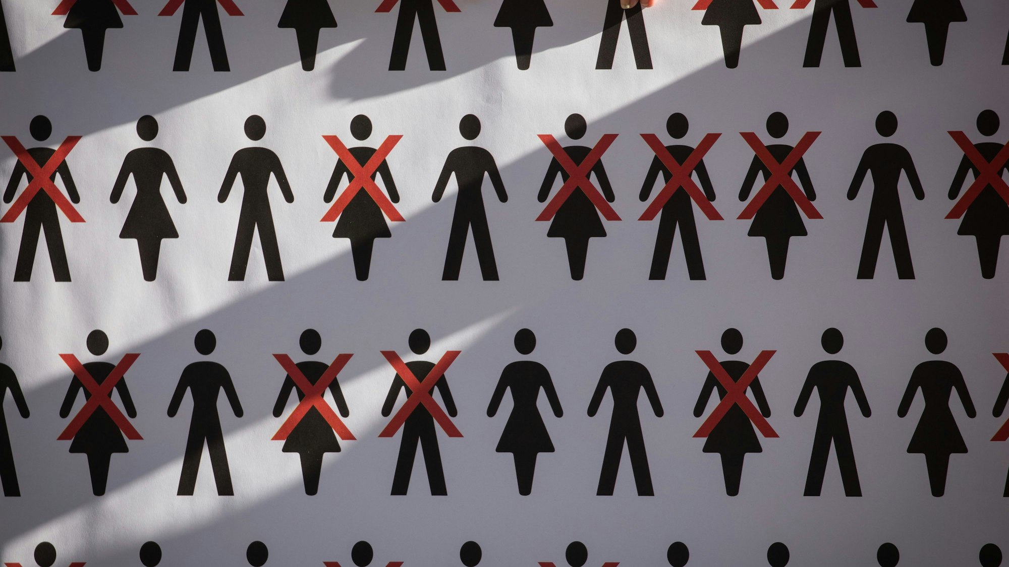 In vielen Unternehmen müssen ältere Mitarbeiter gehen.