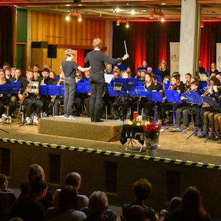 Rund 140 Musikerinnen und Musiker fanden sich Ende November zum vielleicht letzten Orchesterkonzert der Musikschule „La Musica“ auf der Bühne des Europagymnasiums in Kerpen ein.