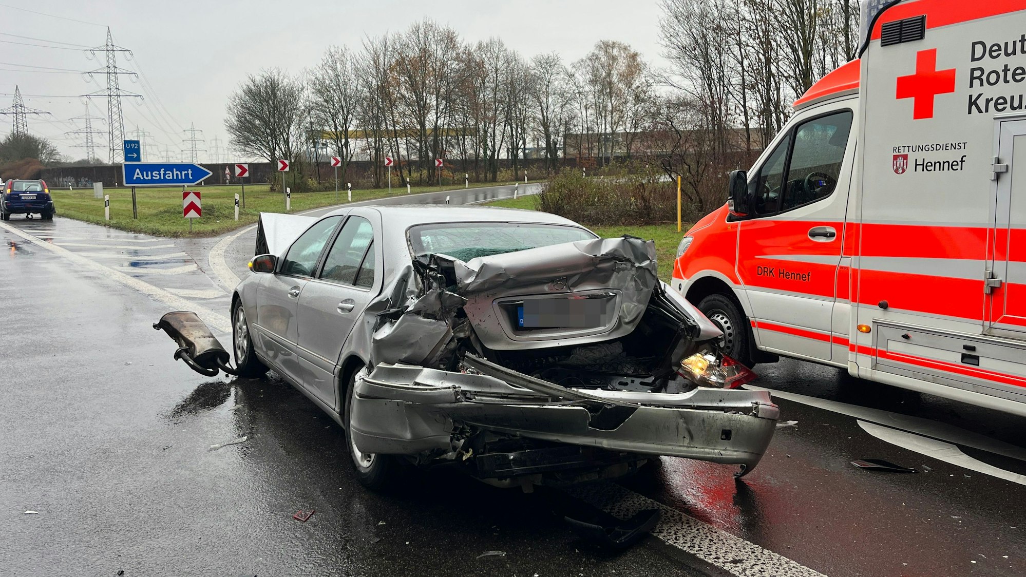 Die 74 Jahre alte Fahrerin des Mercedes erlitt leichte Verletzungen.