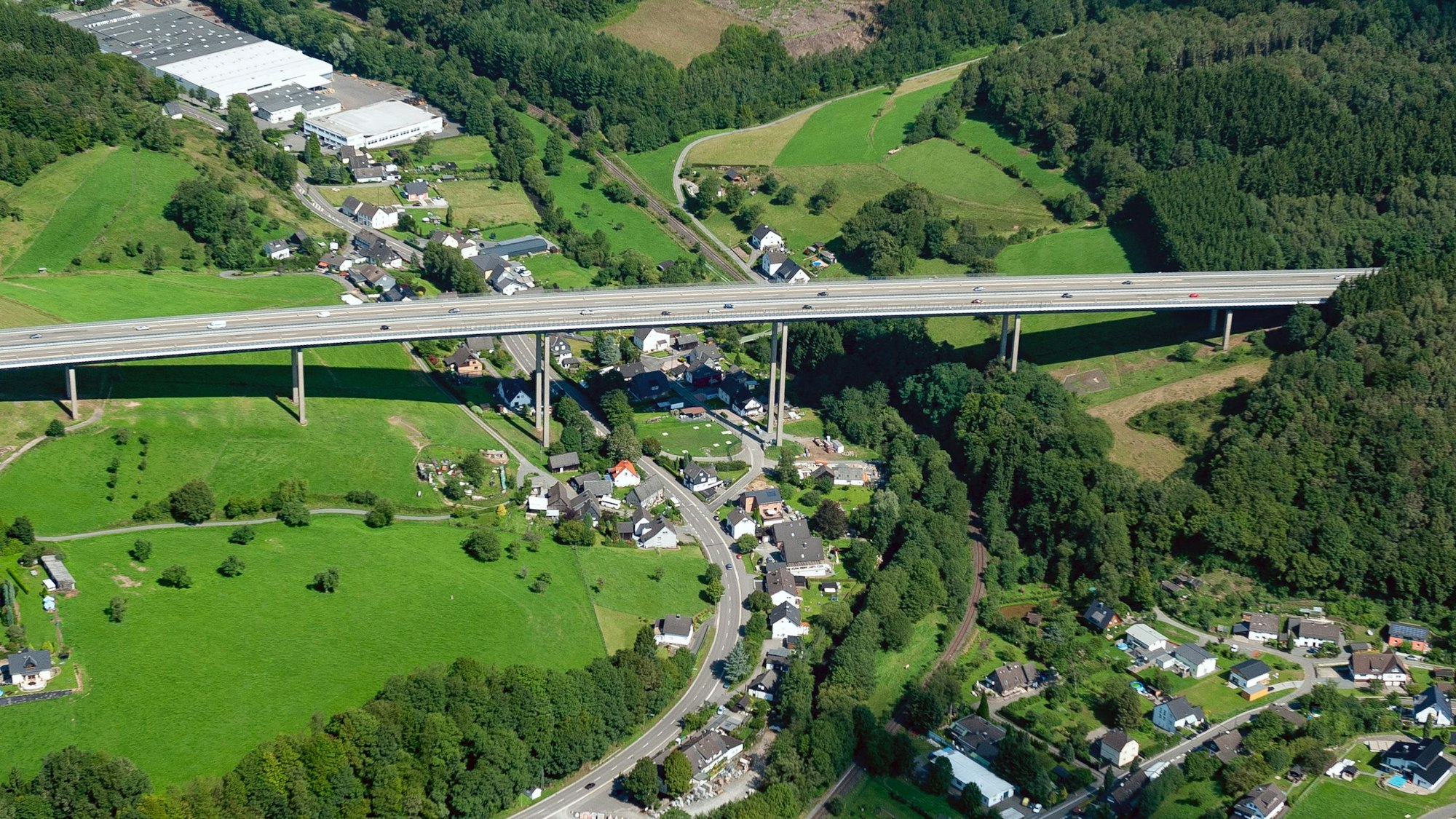 Die Wiehltabrücke aus der Luft aufgenommen.