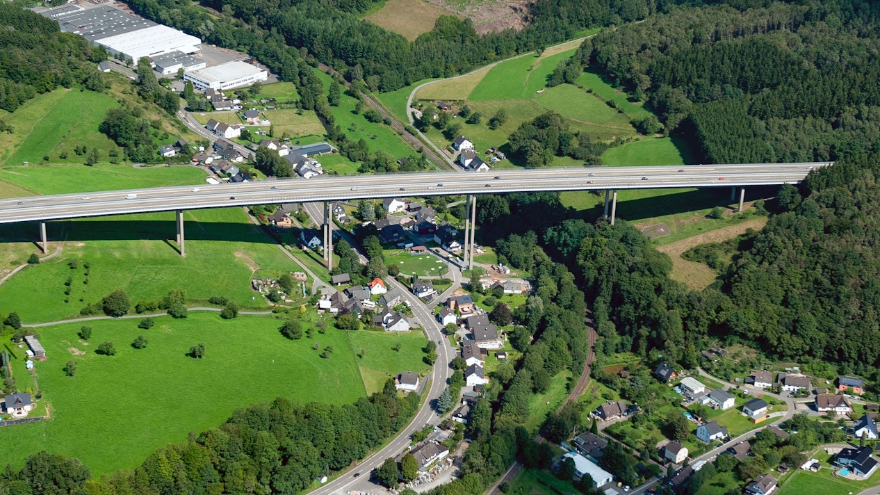 Die Wiehltabrücke aus der Luft aufgenommen.