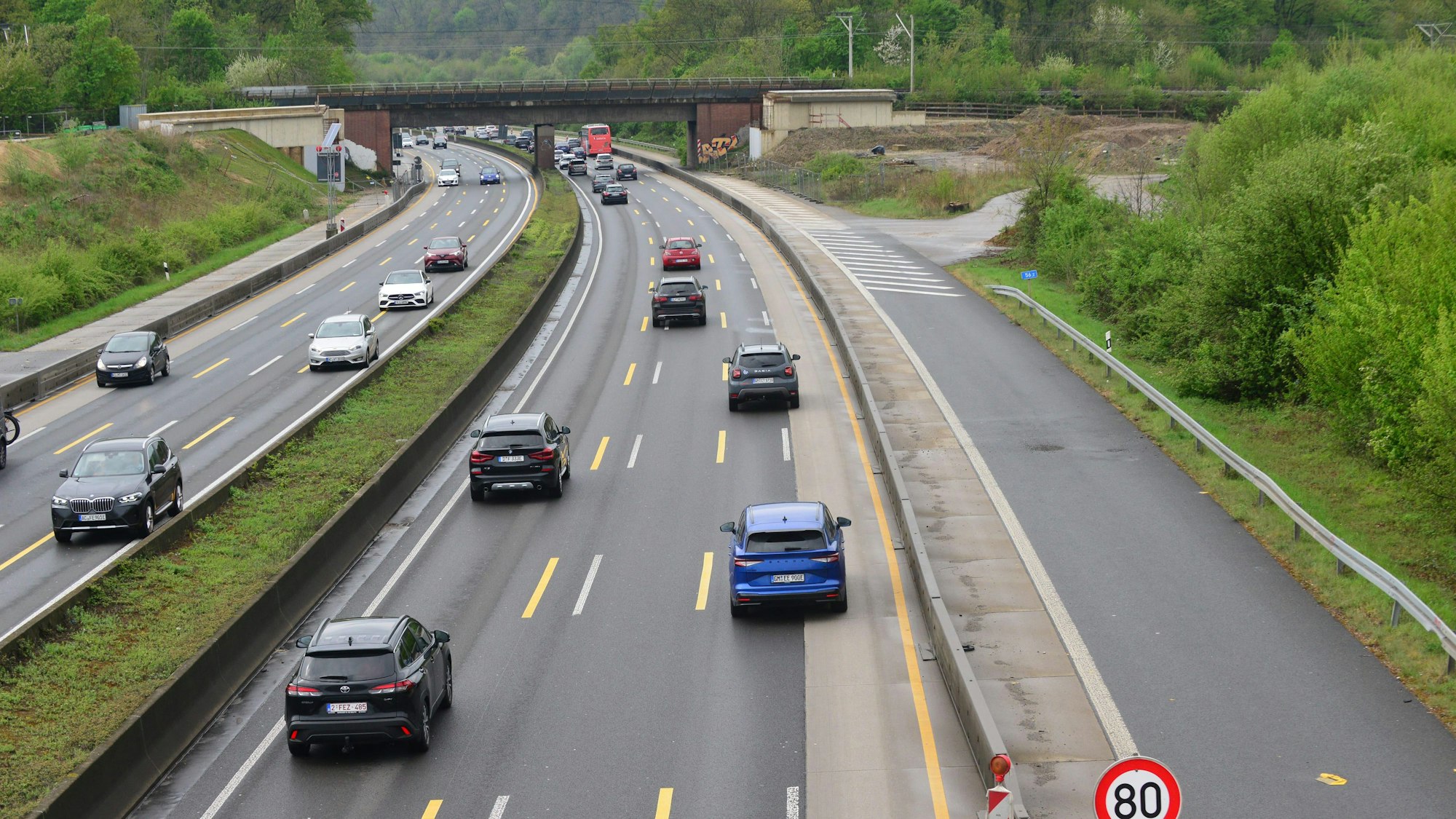 Das Bild zeigt den Baustellenbereich der A4 bei Frechen.