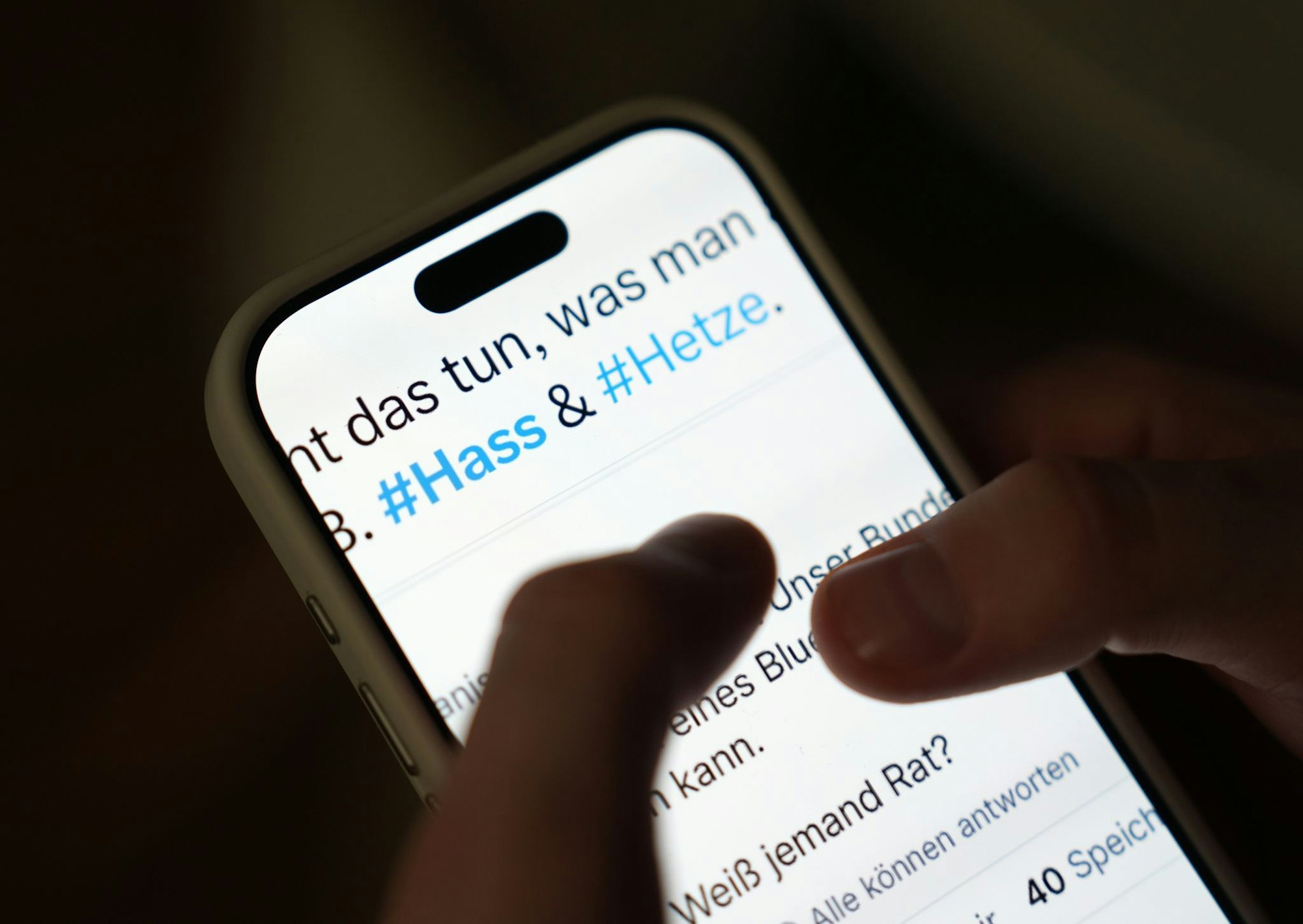 Soziale Medien gefährden Experten zufolge die Demokratie. (Archivbild)