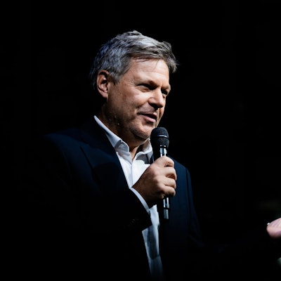 Robert Habeck reist für ein Gespräch über Wahrheit und Dichtung zur Lit.Cologne an. (Archivbild)