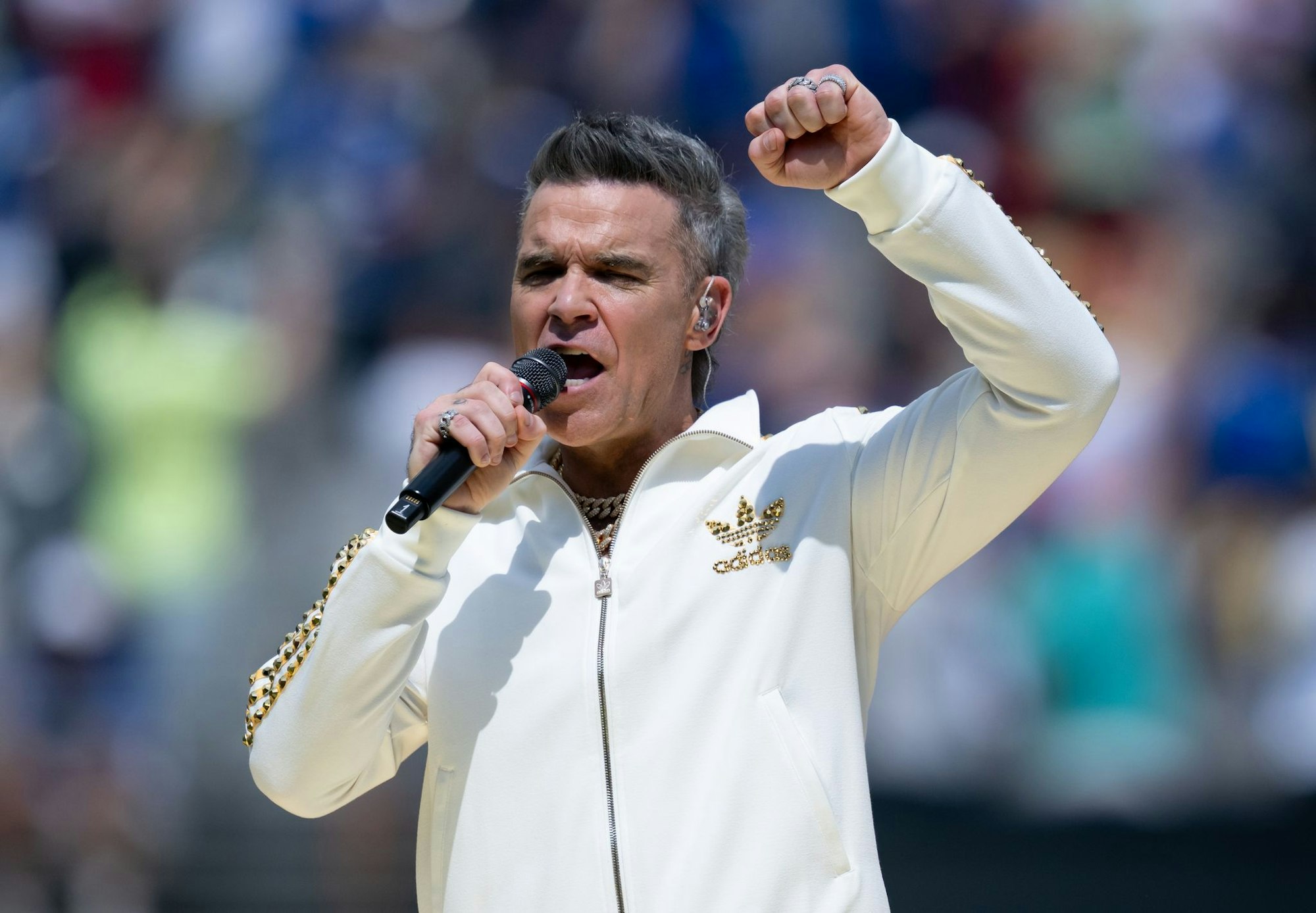 Sein einziges Deutschlandkonzert führt Robbie Williams 2026 nach Düsseldorf. (Archivbild)